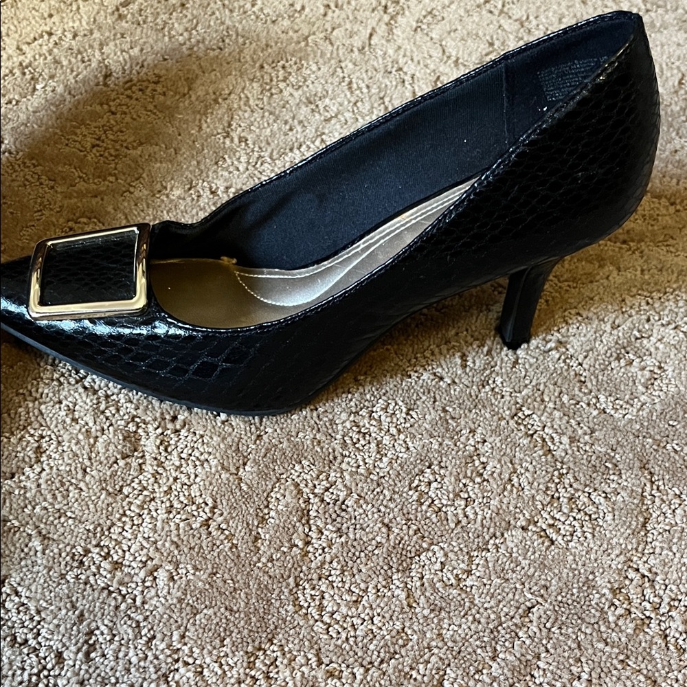 Comfort Plus by Predictions Black Heels with Gold Buckle - Picture 6 of 10